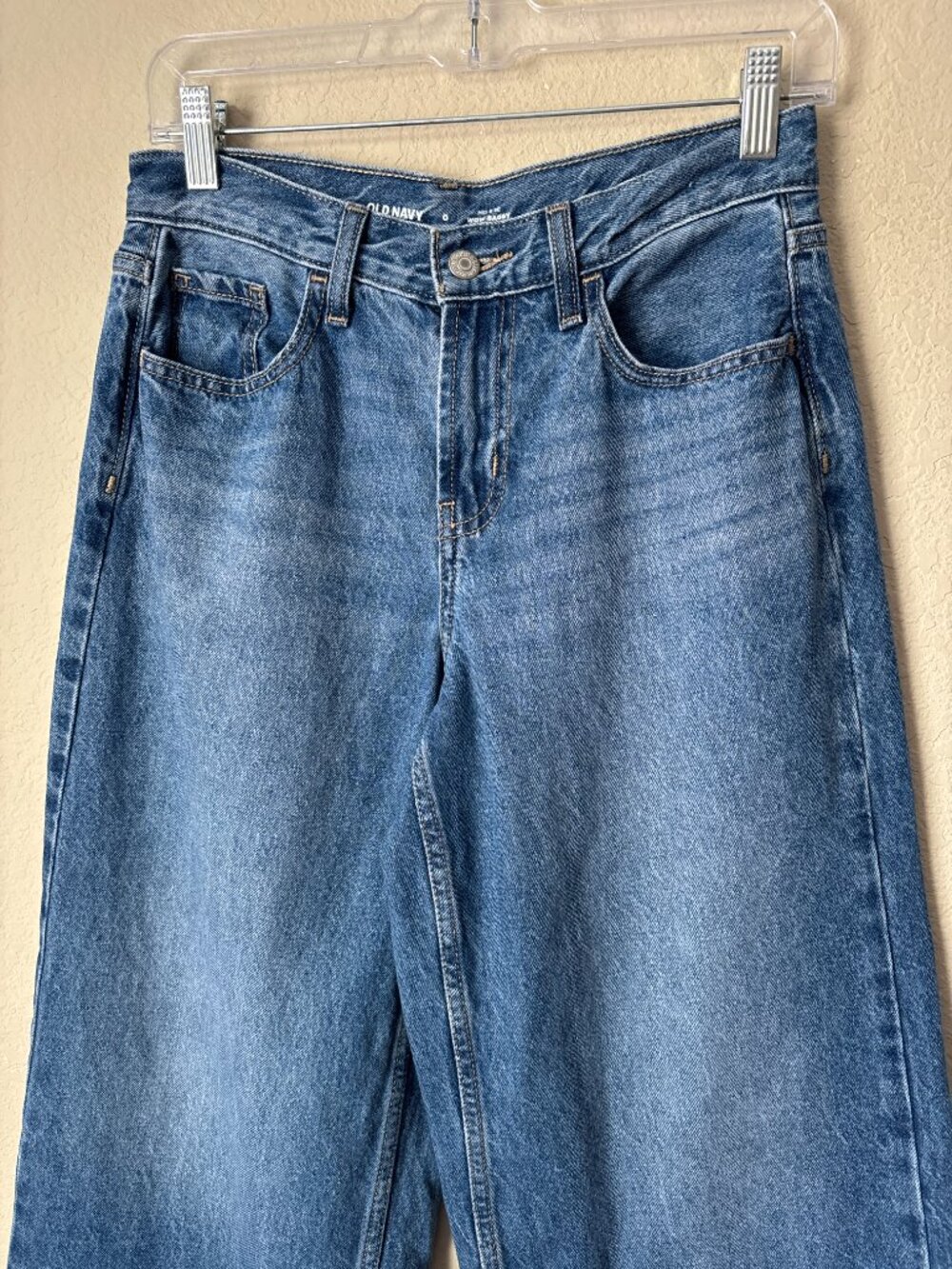 Old Navy Mid-Rise Wow Baggy Wide-Leg Jeans - Picture 3 of 11